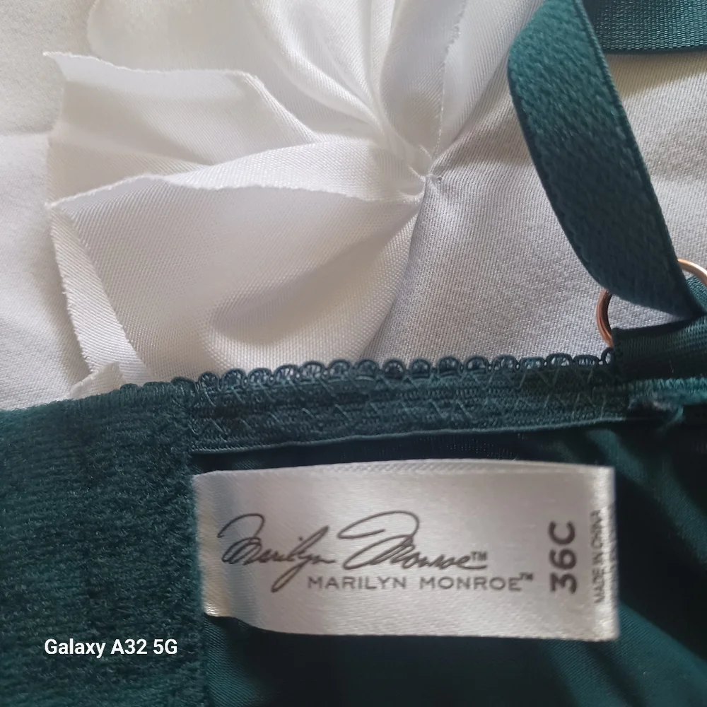 Marilyn Monroe Blue Lace Bra Size 36C Intimates & Sleepwear - Picture 2 of 7